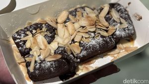 Nikmatnya Kue Balok Lumer Kebanggaan Warga Kemanggisan Jakbar