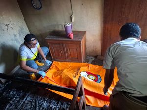 Lansia di Blitar Tewas Terbakar, Warga Sebut Tak Lihat Ada Kebakaran Lansia di Blitar Tewas Terbakar, Warga Sebut Tak Lihat Ada Kebakaran