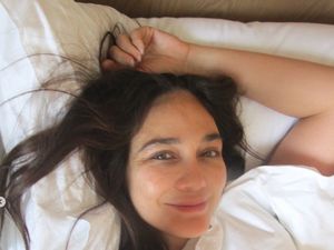 Luna Maya Pamer Wajah Natural Jelang Nikah, Netizen: Glowing dan Dewy! Luna Maya Pamer Wajah Natural Jelang Nikah, Netizen: Glowing dan Dewy!