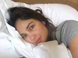 Gaya Luna Maya Pamer Wajah Tanpa Makeup Jelang Nikah di Bali