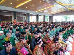 Pesan Pak Yes Saat Berangkatkan 1.831 CJH Asal Lamongan