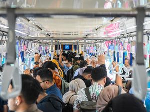 Video Testimoni ASN Pemprov Jakarta di Hari Pertama Wajib Naik Transum Video Testimoni ASN Pemprov Jakarta di Hari Pertama Wajib Naik Transum
