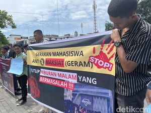 Demo di Kantor Walkot Medan, Massa Minta THM Krypton-Capital Ditutup Demo di Kantor Walkot Medan, Massa Minta THM Krypton-Capital Ditutup