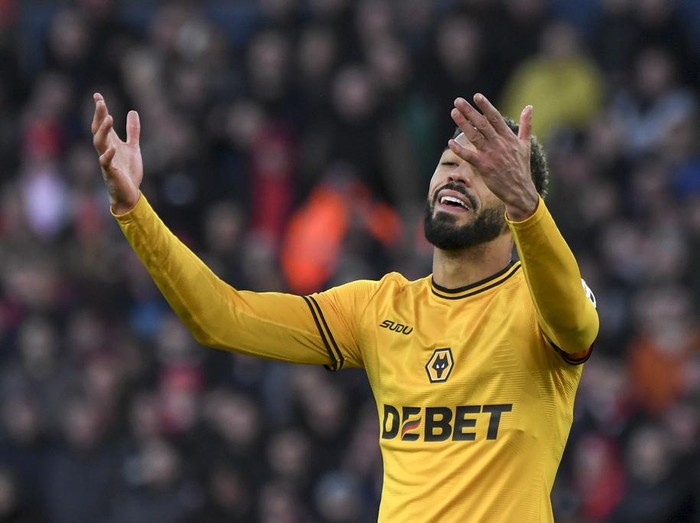 Wolverhampton Wanderers' Matheus Cunha reacts after missing an opportunity to score during the English Premier League soccer match between Wolverhampton Wanderers and Arsenal at the Molineux Stadium in Wolverhampton, England, Saturday, Jan. 25, 2025. (AP Photo/Rui Vieira)