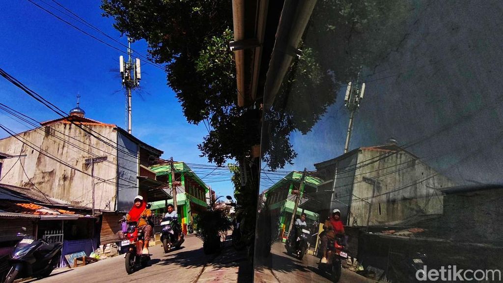 Menikmati Langit Biru Jakarta dengan Street Photography Menikmati Langit Biru Jakarta dengan Street Photography