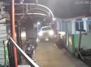 Mobil Berisi 4 Orang Usai Pesta Sabu Tabrak 24 Motor di Samarinda Mobil Berisi 4 Orang Usai Pesta Sabu Tabrak 24 Motor di Samarinda