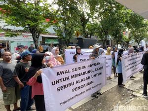 Nasabah BUKP di Kulon Progo Gelar Demo, Tuntut Dana yang Macet Dicairkan Nasabah BUKP di Kulon Progo Gelar Demo, Tuntut Dana yang Macet Dicairkan