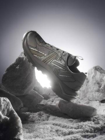 Onitsuka Tiger Gebrak Pasar: Sneakers ULTI RS, Kawin Silang Gaya & Gerak!