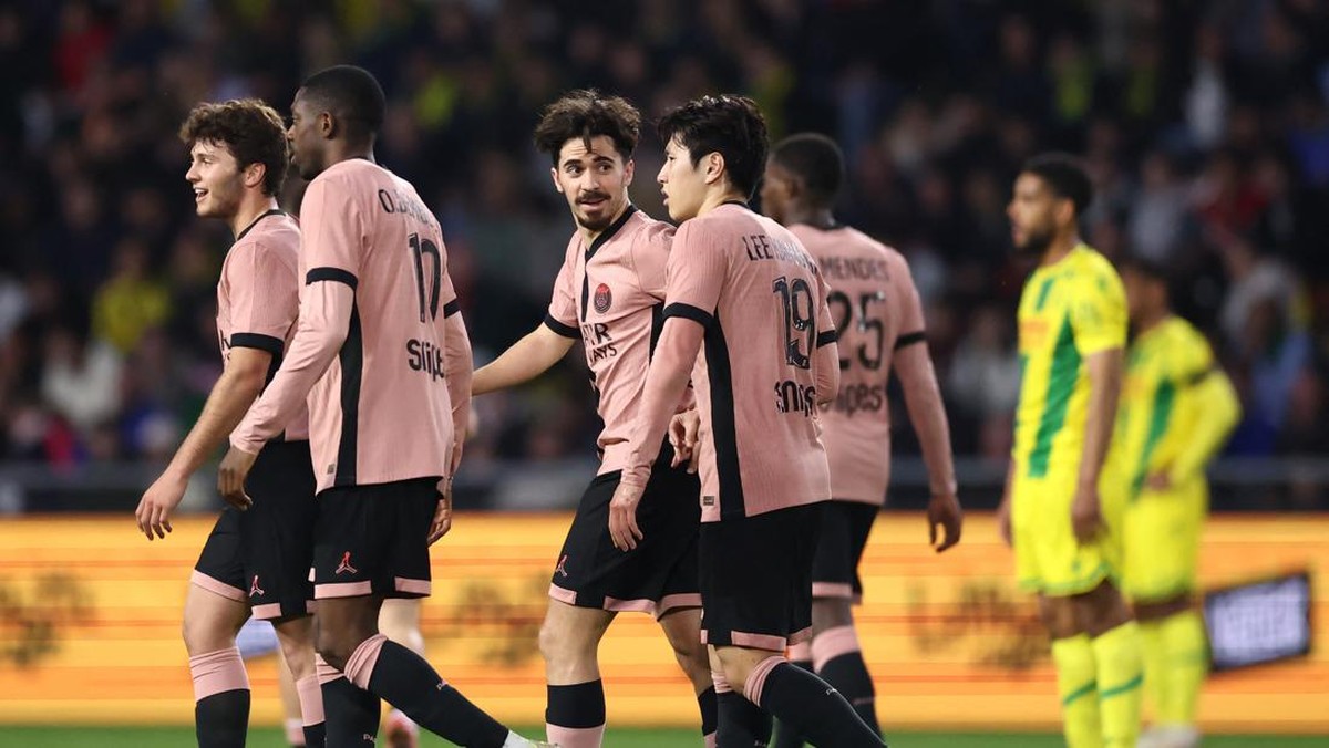Tinggal Paris Saint-Germain dan Barcelona yang berpotensi treble (REUTERS/Stephane Mahe)