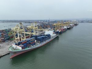 Triwulan I 2025, Pelindo Petikemas Catat Kenaikan Arus Kontainer 6,57% Triwulan I 2025, Pelindo Petikemas Catat Kenaikan Arus Kontainer 6,57%
