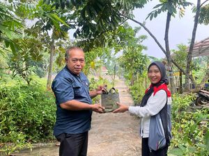 Peringati Hari Bumi, Patra Niaga Sumbagsel Beri Ratusan Bibit Tanaman