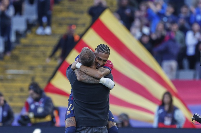 Raphinha, Hansi Flick Barcelonas head coach Hansi Flick celebrates with Barcelonas Raphinha at the end of the Spanish La Liga soccer match between Barcelona and Celta de Vigo at the Lluis Companys Olympic stadium in Barcelona, Spain, Saturday, April 19, 2025. (AP Photo/Joan Monfort)