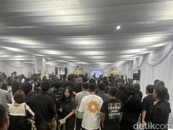 Video Suasana Khusyu Ibadah Penghiburan Ricky Siahaan