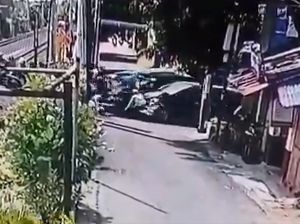 Video: Rekaman CCTV Innova Seruduk Brio dan 4 Motor di Timoho Jogja