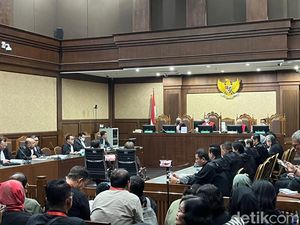 Wahyu Minta Agustiani Lobi Eks Ketua KPU untuk Temui Hasto Bahas PAW Masiku Wahyu Minta Agustiani Lobi Eks Ketua KPU untuk Temui Hasto Bahas PAW Masiku