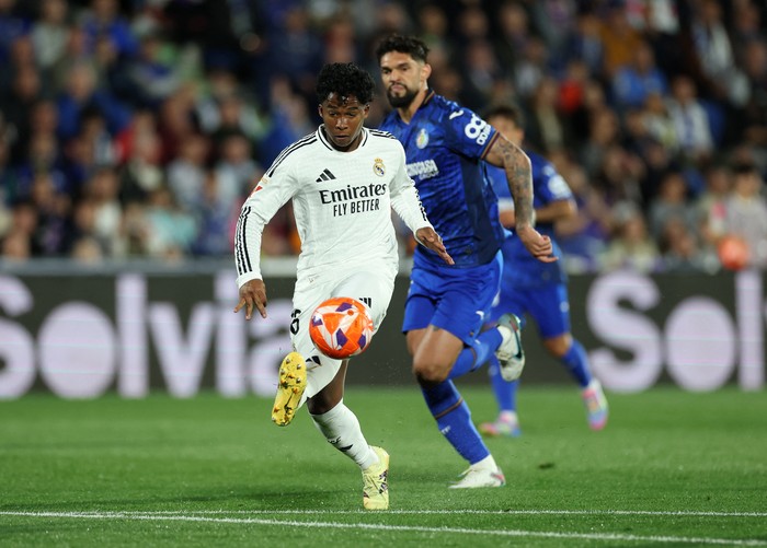SOCCER-SPAIN-GET-RMA/REPORT Soccer Football - LaLiga - Getafe v Real Madrid - Estadio Coliseum, Getafe, Spain - April 23, 2025 Real Madrids Endrick in action REUTERS/Isabel Infantes