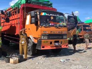 Peternak Sapi Rugi Ratusan Juta Imbas Antrean di Pelabuhan Gili Mas Peternak Sapi Rugi Ratusan Juta Imbas Antrean di Pelabuhan Gili Mas