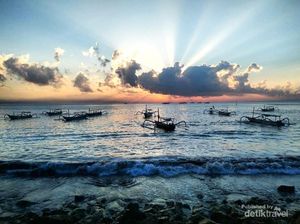 Sejarah Perahu Jukung di Bali yang Begitu Ikonik Sejarah Perahu Jukung di Bali yang Begitu Ikonik
