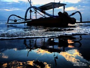 Potret Perahu Jukung Khas Bali Potret Perahu Jukung Khas Bali