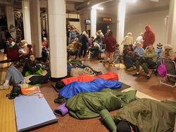 Warga Kyiv Berlindung di Metro Saat Serangan Rudal Rusia