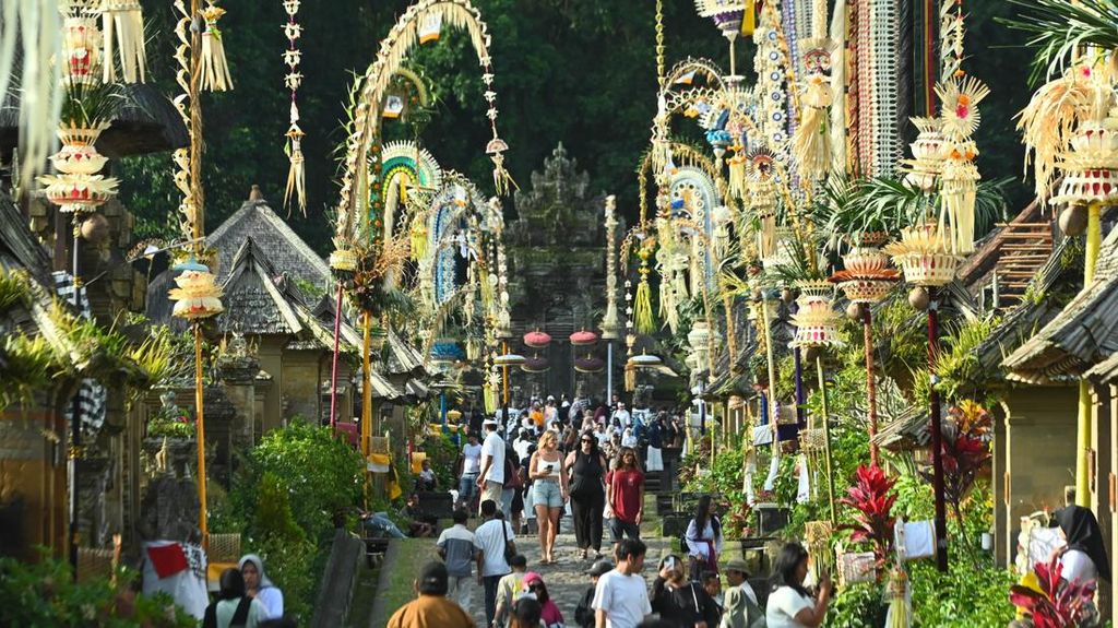 Wisata Desa Penglipuran Bali Ramai Pengunjung Wisata Desa Penglipuran Bali Ramai Pengunjung