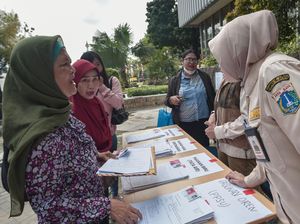 Antusiasme Pelamar PJLP Serbu Balai Kota Jakarta Antusiasme Pelamar PJLP Serbu Balai Kota Jakarta