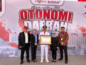 Sedana Arta Terima Penghargaan Penyelenggaraan Pemda Berstatus Kinerja Tinggi Sedana Arta Terima Penghargaan Penyelenggaraan Pemda Berstatus Kinerja Tinggi