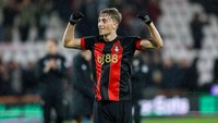 Dean Huijsen turut menjadi pemain yang tampil secara formalitas saja di pekan terakhir. Bek muda Bournemouth itu main di 12 menit terakhir laga lawan Leicester City, sebelum berpamitan untuk gabung Real Madrid. (Foto: AFC Bournemouth via Getty Images/Robin Jones - AFC Bournemouth)