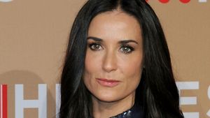 9 Foto Transformasi Rambut Demi Moore, Wanita Tercantik di 2025