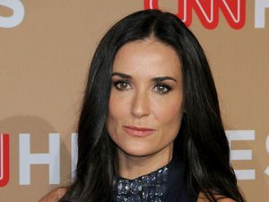 9 Foto Transformasi Rambut Demi Moore, Wanita Tercantik di 2025