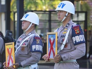 2 Oknum Brimob Polda Sumsel Dipecat Tidak Hormat karena Disersi