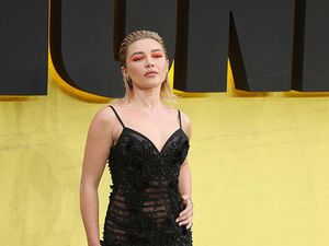 Foto: Gaya Berani Florence Pugh di Premier Thunderbolts, Seksi Bergaun Renda Foto: Gaya Berani Florence Pugh di Premier Thunderbolts, Seksi Bergaun Renda
