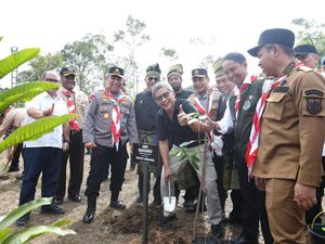 Video Kapolri-Kapolda Riau Tanam Pohon Usai Buka Jambore Karhutla 2025 Video Kapolri-Kapolda Riau Tanam Pohon Usai Buka Jambore Karhutla 2025