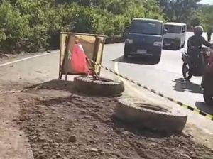 Sinkhole di Jalan Poros Maros-Bone Ditimbun, Arus Lalin Terganggu