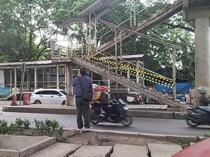 JPO Rusak di Cakung Mulai Diperbaiki, Ditargetkan Rampung 2 Bulan JPO Rusak di Cakung Mulai Diperbaiki, Ditargetkan Rampung 2 Bulan