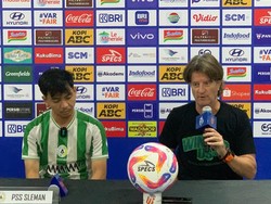 PSS Incar Poin di Kandang Persib, Huistra: Beda Tantangan, Beda Energi