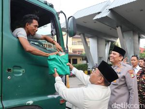 Kapolres Priok dan PCNU Jakut Bertemu Bahas Kamtibmas, Lalu Baksos ke Sopir Truk Kapolres Priok dan PCNU Jakut Bertemu Bahas Kamtibmas, Lalu Baksos ke Sopir Truk