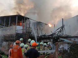 8 Rumah di Senen Jakpus Kebakaran, Api Dipicu Korsleting