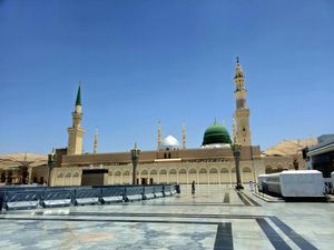 Tentang Kubah Hijau Masjid Nabawi dan Makam Rasulullah Tentang Kubah Hijau Masjid Nabawi dan Makam Rasulullah