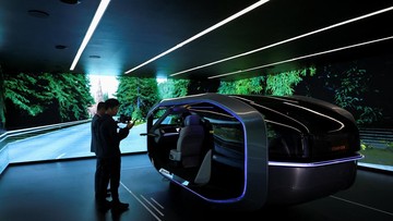 Berita dari Detik Finance: Kalah Saing Lawan Produk Lokal, Penjualan Mobil Impor Mewah di China Anjlok