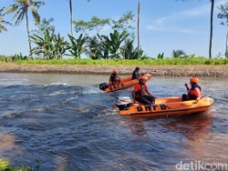 Pengendara Motor di Lumajang Hilang Tercebur Sungai Bondoyudo