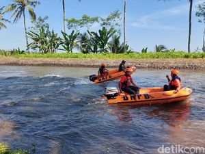 Pengendara Motor di Lumajang Hilang Tercebur Sungai Bondoyudo Pengendara Motor di Lumajang Hilang Tercebur Sungai Bondoyudo
