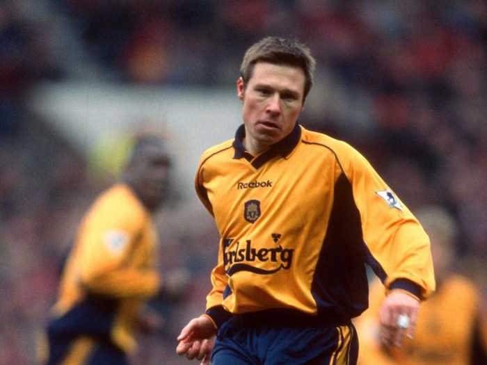 MANCHESTER, ENGLAND - DECEMBER 17:  Nick Barmby of Liverpool in action during FA Carling Premiership match between Manchester United and Liverpool. (Photo by Mark Leech/Offside via Getty Images)