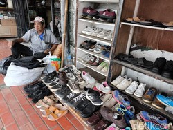 Nurdin dan Kesetiaannya Bersama Sepatu Bekas