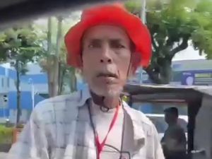 Pengendara Cekcok dengan Jukir soal Stiker Parkir Berlangganan di Medan Pengendara Cekcok dengan Jukir soal Stiker Parkir Berlangganan di Medan