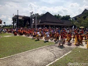 Menengok Keseruan Pembukaan Pagelaran Budaya Sumedang Menengok Keseruan Pembukaan Pagelaran Budaya Sumedang
