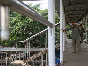 Penampakan Ngeri Kondisi JPO di Cakung Bak Uji Nyali Penampakan Ngeri Kondisi JPO di Cakung Bak Uji Nyali