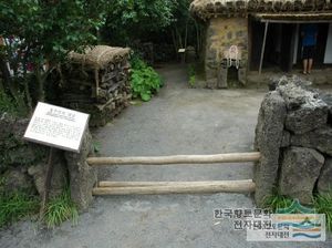 Unik! Pagar Rumah di Jeju Bisa Kasih Tahu Tamu Kalau Rumah Lagi Kosong Unik! Pagar Rumah di Jeju Bisa Kasih Tahu Tamu Kalau Rumah Lagi Kosong
