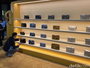 Wajah Baru Tas Tabby Coach: Gaya dan Pelarian di Tengah Ketidakpastian Dunia