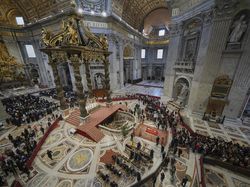 128.000 Orang Melayat Paus Fransiskus di Basilika Santo Petrus